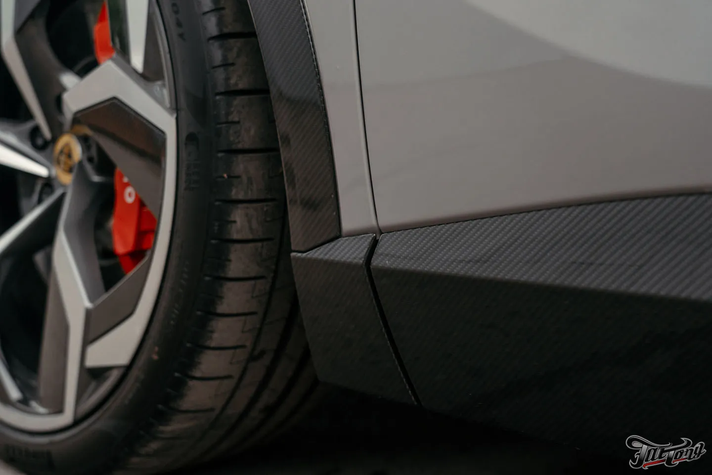 Обзор нового электрокроссовера Lotus Eletre R+, окрас бамперов и оклейка полиуретаном